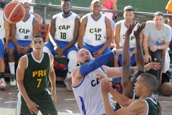 Liga Superior de baloncesto Semifinal Capitalinos vs P Rio Carel Gusman