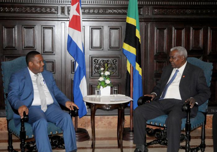 Recibe Esteban Lazo presidente de la Asamblea Nacional del Poder Popular al Sr.Zubeir Ali Maulid, presidente de la Camara de Representantes de Zanzibar
