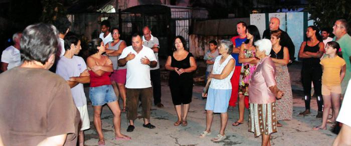 Rendición de Cuenta de la Delegada Vivian Trabanco,Circunscripción No 7,del CDR No 8 del Consejo Popular Miramar en Playa.  Electores exponen.