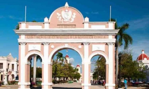 En París firman acuerdo para restauración de Arco de Triunfo de Cienfuegos