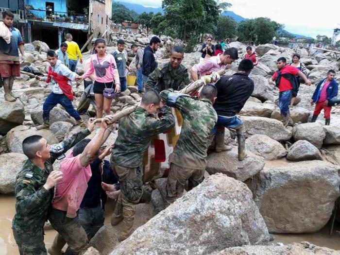  Más de 2 500 hombres de la Fuerza Pública y organismos de socorro participan en los operativos de rescate. Foto: Semana