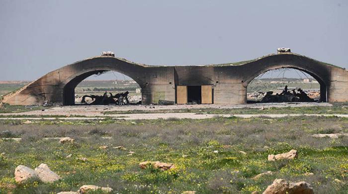 Aviones destruidos de la fuerza aérea siria en la base de Shayrat. 