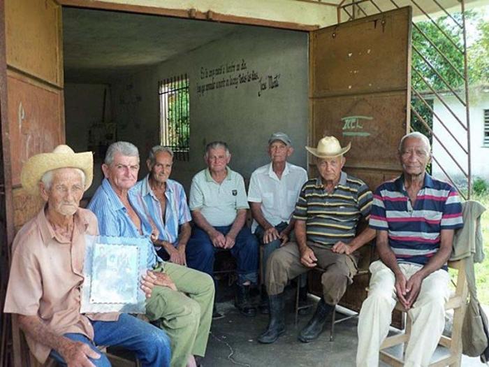 Más de cien combatientes aportó la zona de Méyer a la LCB. En la foto, de izquierda a derecha: Pedro León (fallecido), Ederto Sotolongo (Tico), Tirso Escalante, Edey Sotolongo, Humberto Carpio (Chucho), Oraldo Lasval  y Francisco Toledo. foto: Cortesía de Eduardo Vázquez
