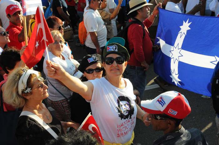 Desfile por el Primero de mayo en la Plaza de la Revolución presidido por el General de Ejército Raúl Castro Ruz, presidente de los Consejos de Estado y de Ministros.