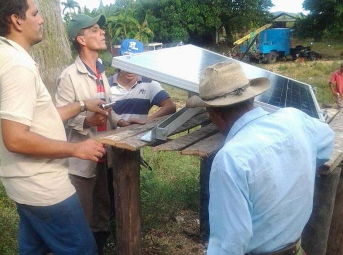 El programa de electrificación de viviendas aisladas se lleva a cabo en todo el país. 