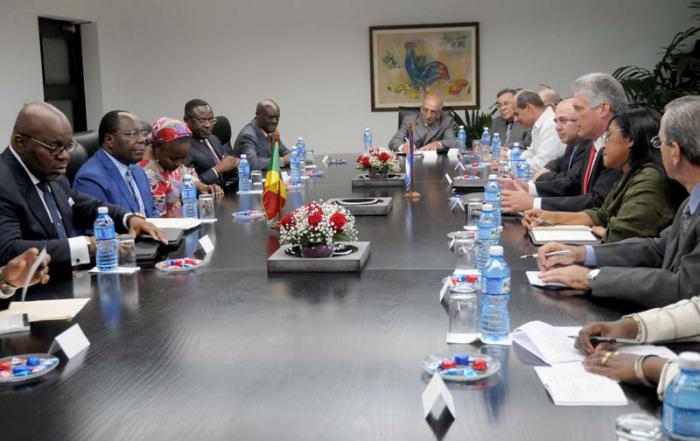 Miguel Diaz Canel primer vicepresidente de los Consejo de Estado recibe al Excmo,Sr Clement Mouamba primer ministro,jefe de gobierno de la República del Congo