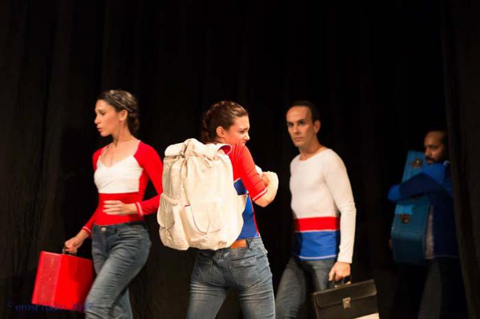 Cuatro en la sala Llauradó.