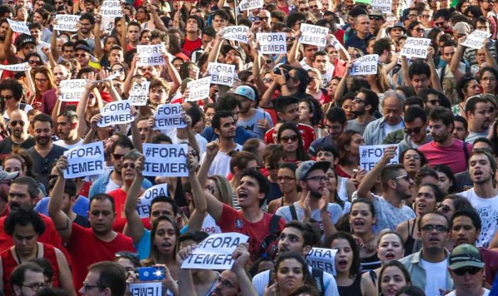 El pueblo brasileño se manifestó en las calles luego del golpe de Estado contra la presidenta constitucional Dilma Rousseff y exigió la salida del poder de Michel Temer. 