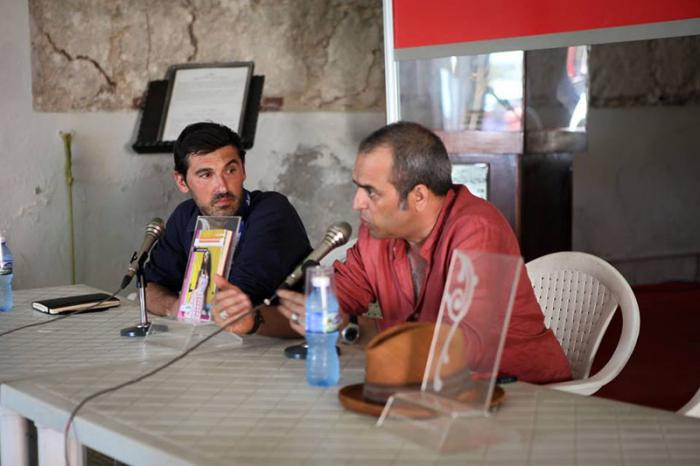 Daniel Pinilla (izquierda) junto a Jesús David Curbelo durante la presentación en La Cabaña. foto: cortesia del entrevistado