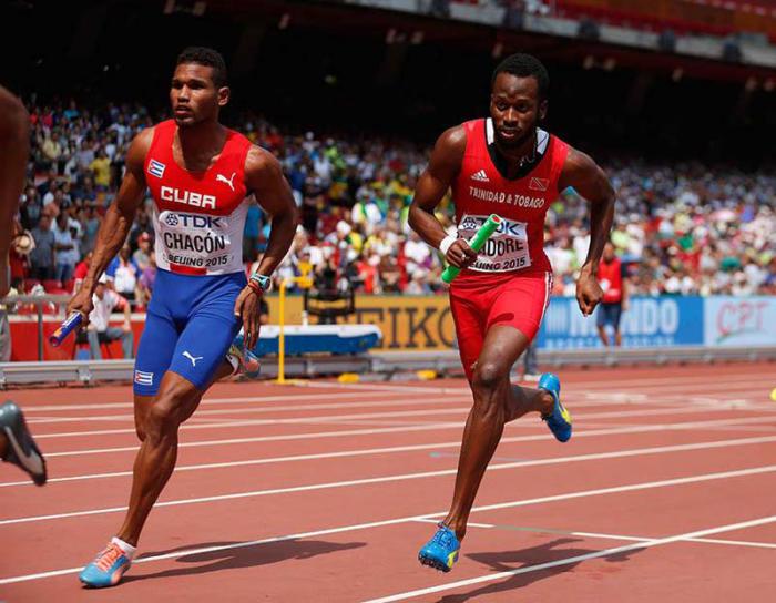 Cubanos y trinitarios del relevo 4x400 se vieron las caras en el Mundial de Beijing 2015.