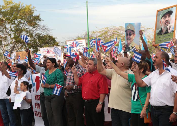 Acto político-cultural de la capital cubana previo al gran desfile del Primero de Mayo en la Colina Lenin. Presidieron el acto, Salvador Valdés Mesa, vicepresidente del Consejo de Estado y miembro del Buró Político del CCPCC, Lázara Mercedes López Acea, primera secretaria del Comité Provincial del Partido en La Habana y Vicepresidenta del Consejo de Estado y Ministro, Ulises Guilarte de Nacimiento, secretario general de la CTC y miembro del Buró Político del CCPCC.