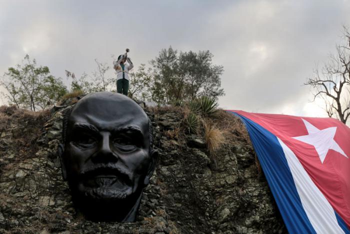 Acto político-cultural de la capital cubana previo al gran desfile del Primero de Mayo en la Colina Lenin. 