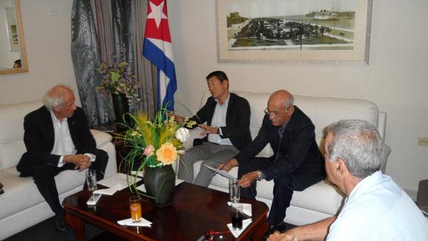 EL JAPONÉS Morinari Watanabe, presidente de la Federación Internacional de Gimnasia, en Cuba.