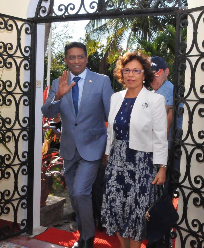 Presidente de la República de Seychelles Danny Faure, inaugura Embajada en la Habana.(foto Jorge Luis Gonzàlez) 26-4-17 Danny04I9 junto a su esposa.