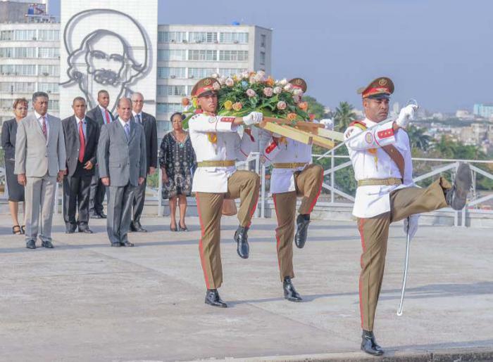 HOMENAJE A MARTÍ