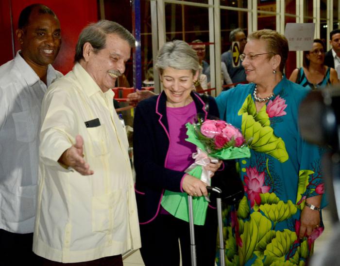 Llega a Cuba Directora de la Unesco Irina Bokova  fue recibida por Abelardo Moreno Viceministro de exteriores de cuba y katerine muller representante en cuba de la Unesco