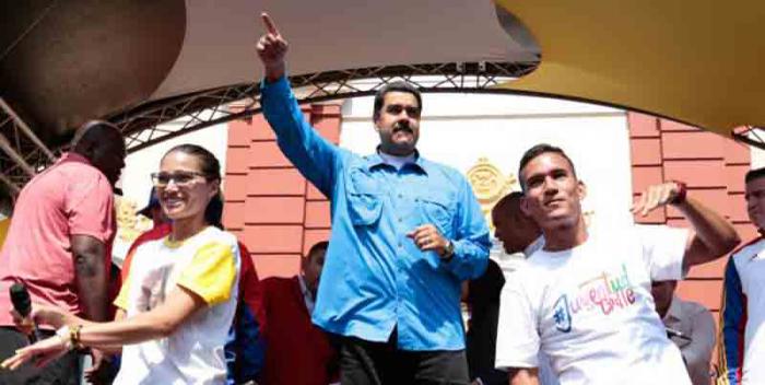 Nicolás Maduro, conformó este domingo los equipos directivos del Estado Mayor de la Mujer y del Estado Mayor de la Juventud, instancias conformadas por diversos sectores de la sociedad para la defensa de la patria