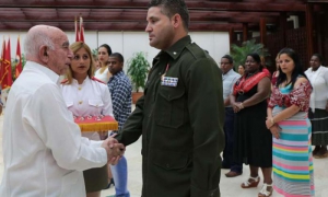 Distingue la Unión de Jóvenes Comunistas a colectivos laborales y jóvenes destacados