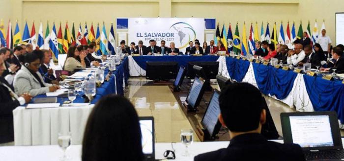 En El Salvador, país que ocupa la presidencia  pro tempore  de la Celac, se respaldó la decisión de Venezuela. foto: afp