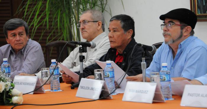 Conferencia de prensa de las delegaciones guerrilleras colombianas del ELN y las FARC-EP, encabezadas por los comandantes Nicolás Rodríguez (ELN) y Timoleón Jiménez (FARC-EP) en el Laguito sobre el tema de la Paz en Colombia.