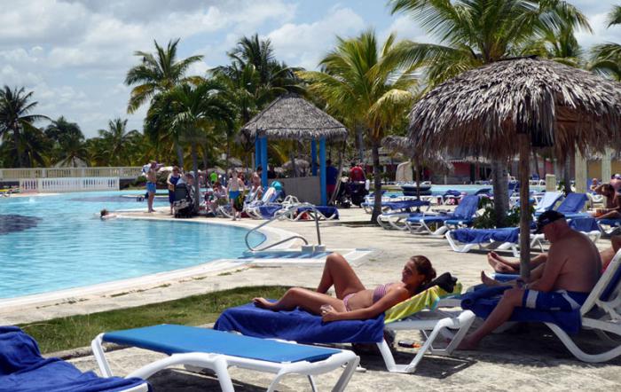 Mientras la feria sesionaba los turistas hospedados en el hotel continuaron disfrutando de las opciones ofrecidas allí.