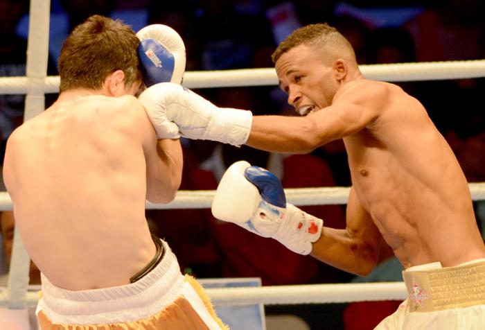 Boxeo-VI serie mudial de Boxeo-Cuba vs Uzbequistan 60 kg Lazaro Alvarez vs Elnur Abduraimov