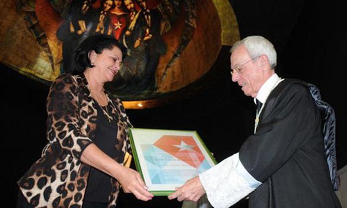 Eusebio Leal recibe la condicion de Educador Social