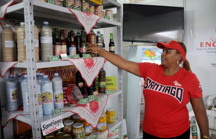 Convención de Comercio Cuba 2017. El stand expositivo de Santiago de Cuba trae novedosos productos que se comercializan en la provincia como pastas, caramelos, conservas, vegetales, cervecería y cárnicos.