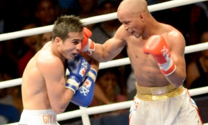 Roniel Iglesias (derecha) y Shakhram Giyasov