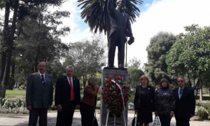 Miguel Díaz-Canel rinde honores al líder ecuatoriano Eloy Alfaro
