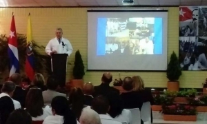 Se reúne Díaz-Canel con médicos cubanos que colaboran en Ecuador