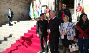 Díaz-Canel  rinde homenaje a próceres bolivianos