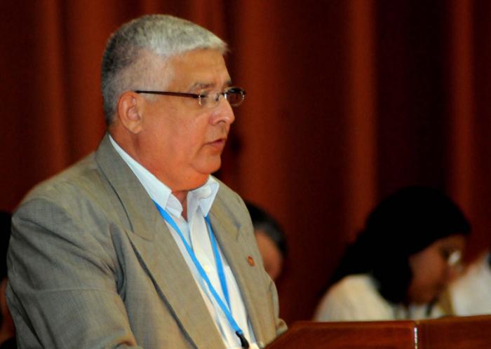 Asamblea Nacional del Poder Popular Segunda Sesión Extraordinaria VII Legislatura, presidida por el general de ejército Raúl Castro Ruz, Presidente de los Consejos de Estado y de Ministros; para discutir los documentos de la conceptualización del modelo económico y los lineamientos, así como información sobre las basses del plan de desarrollo económico y social hasta el 2030.
Diputado José Luis Toledo Santander
