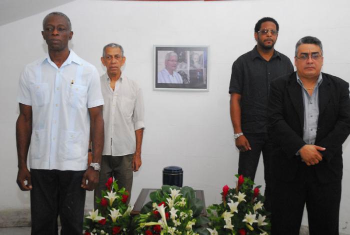 Homenaje post morten a Enrique Montesinos, periodista de Granma y presidente del Círculo de Cronistas Deportivos de la UPEC, en la cCasa de la Prensa, con la presencia de familiares, José Ramón Fernández, asesor del Presidente y presidente del Comité Olimpico Cubano, así como glorias deportivas, colegas y amigos.