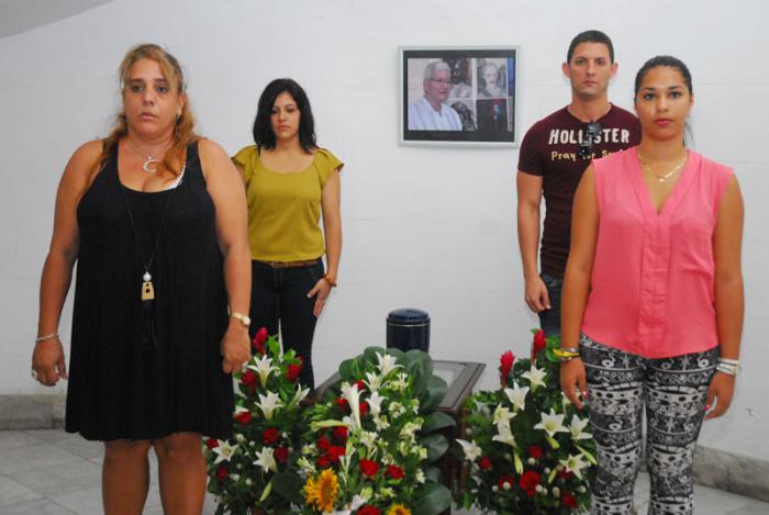 Homenaje post morten a Enrique Montesinos, periodista de Granma y presidente del Círculo de Cronistas Deportivos de la UPEC, en la cCasa de la Prensa, con la presencia de familiares, José Ramón Fernández, asesor del Presidente y presidente del Comité Olimpico Cubano, así como glorias deportivas, colegas y amigos.