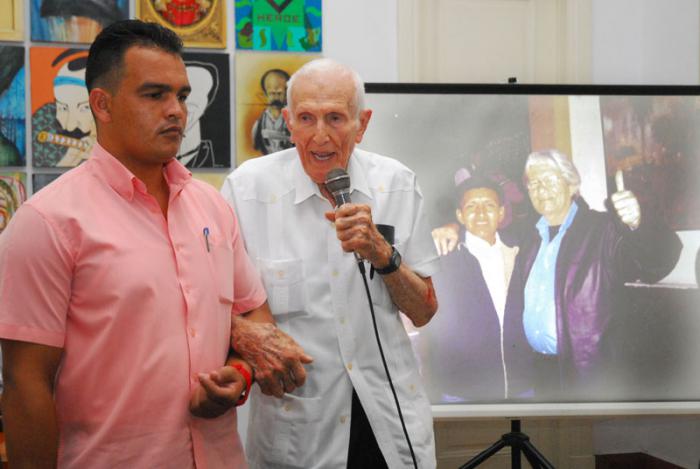 Homenaje post morten a Enrique Montesinos, periodista de Granma y presidente del Círculo de Cronistas Deportivos de la UPEC, en la cCasa de la Prensa, con la presencia de familiares, José Ramón Fernández, asesor del Presidente y presidente del Comité Olimpico Cubano, así como glorias deportivas, colegas y amigos.