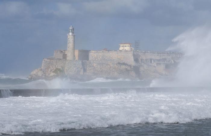 Inundaciones costeras por penetración del mar en zonas bajas del litoral habanero, el Malecón