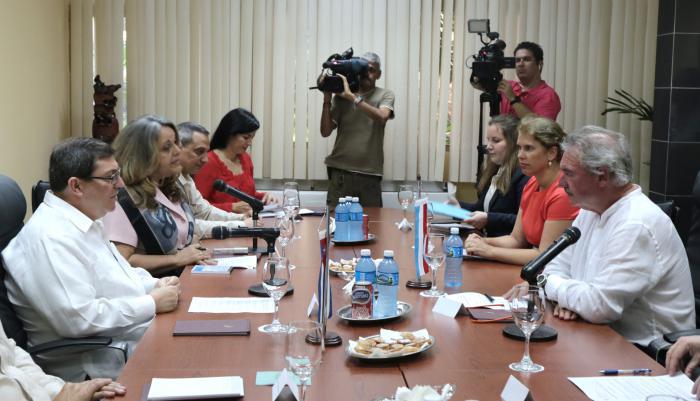 Bruno rodríguez  recibe al canciller de Luxemburgo