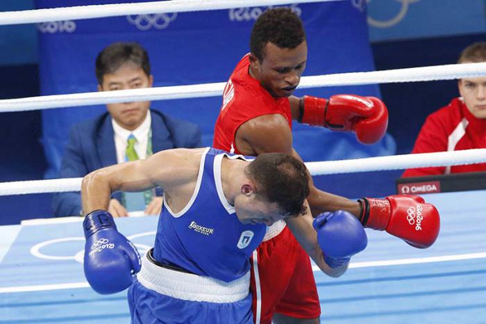 Lázaro Álvarez (rojo) de Cuba, se enfrenta a Carmine Tommasone (azul) de Italia, en las preliminares de la categoría de los 60 Kg del boxeo de los Juegos Olímpicos de Río de Janeiro, en el Pabellón 6 de Riocentro, en Barra de Tijuca,  Brasil, el 9 de agosto de 2016. JIT FOTO/Roberto MOREJON