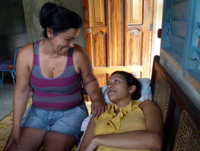 Juntas constantemente, madre e hija también perciben el apoyo de quienes las rodean. Foto del autor