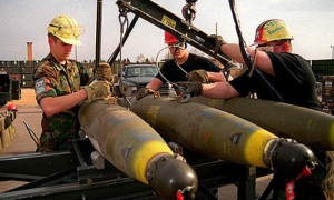 bombas en la base aérea de la OTAN en Aviano
