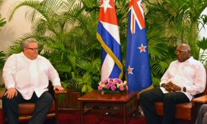 CUBA LA HABANA RECIBE SALVADOR VALDES MESA A GERRY  BROWNLEE 