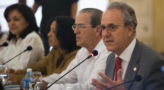 El presidente de Consejo de Rectores de Universidades Españolas y Rector Magnífico de la Universidad de Extremadura, Segundo Píriz Durán, destacó la colaboración entre las universidades cubanas y españolas.