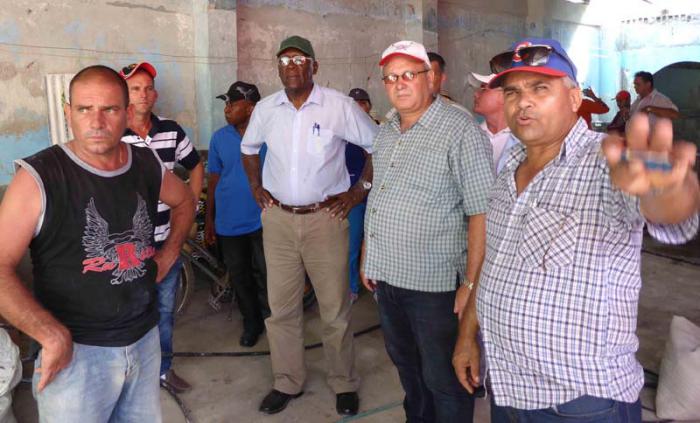 En su visita a Vertientes, Valdés Mesa examinó la marcha de buena parte de las obras sociales que se ejecutan en saludo al Día de la Rebeldía Nacional. 