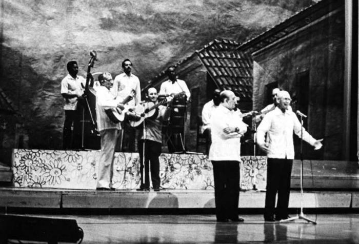 Justo vega y Adolfo Alfonso, repentistas cubanos.

