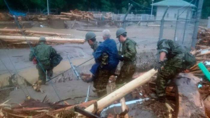 Organismos de rescate continúan las operaciones de evacuación en el país nipón. 