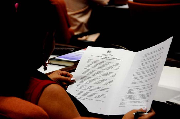 9no período ordinario de sesiones de la ANPP de la VIII Legislatura, comisión de Atención a los Servicios con el tema de MINCIN con la presencia de la ministra del sector Mary Blanca Ortega Barredo, así como de Antonio Enrique Lussón Batle, vicepresidente del Consejo de Ministros.
