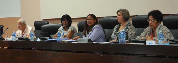9no período ordinario de sesiones de la ANPP de la VIII Legislatura, comisión de Atención a los Servicios con el tema de MINCIN con la presencia de la ministra del sector Mary Blanca Ortega Barredo, así como de Antonio Enrique Lussón Batle, vicepresidente del Consejo de Ministros.