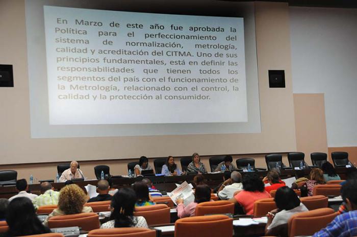 9no período ordinario de sesiones de la ANPP de la VIII Legislatura, comisión de Atención a los Servicios con el tema de MINCIN con la presencia de la ministra del sector Mary Blanca Ortega Barredo, así como de Antonio Enrique Lussón Batle, vicepresidente del Consejo de Ministros.