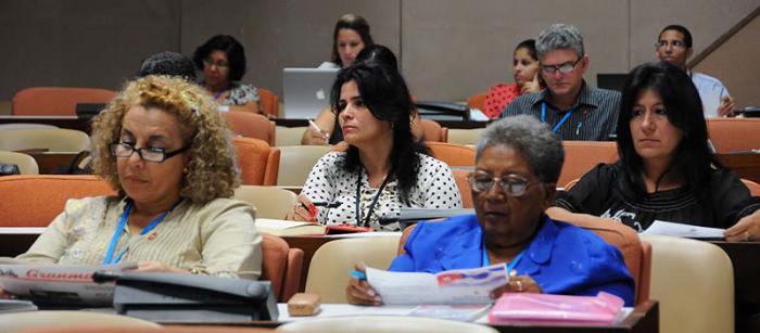 9no período ordinario de sesiones de la ANPP de la VIII Legislatura, comisión de Atención a los Servicios con el tema de MINCIN con la presencia de la ministra del sector Mary Blanca Ortega Barredo, así como de Antonio Enrique Lussón Batle, vicepresidente del Consejo de Ministros.